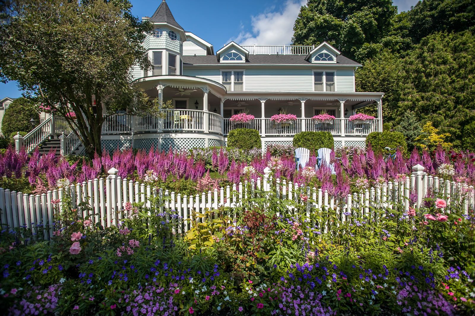 Metivier Inn